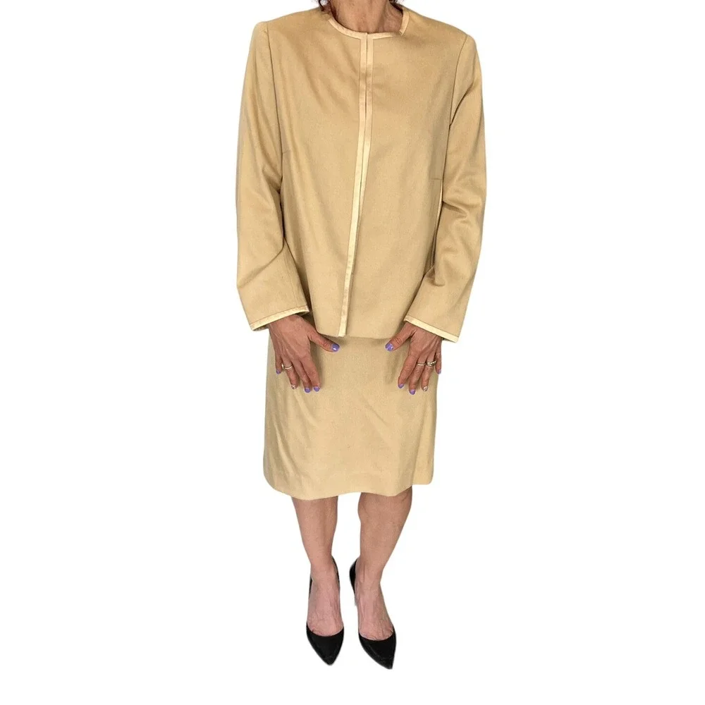 Vintage ESCADA  Placenza Orylactus Rabbit Wool Beige Satin Trim skirt Suit 12-14